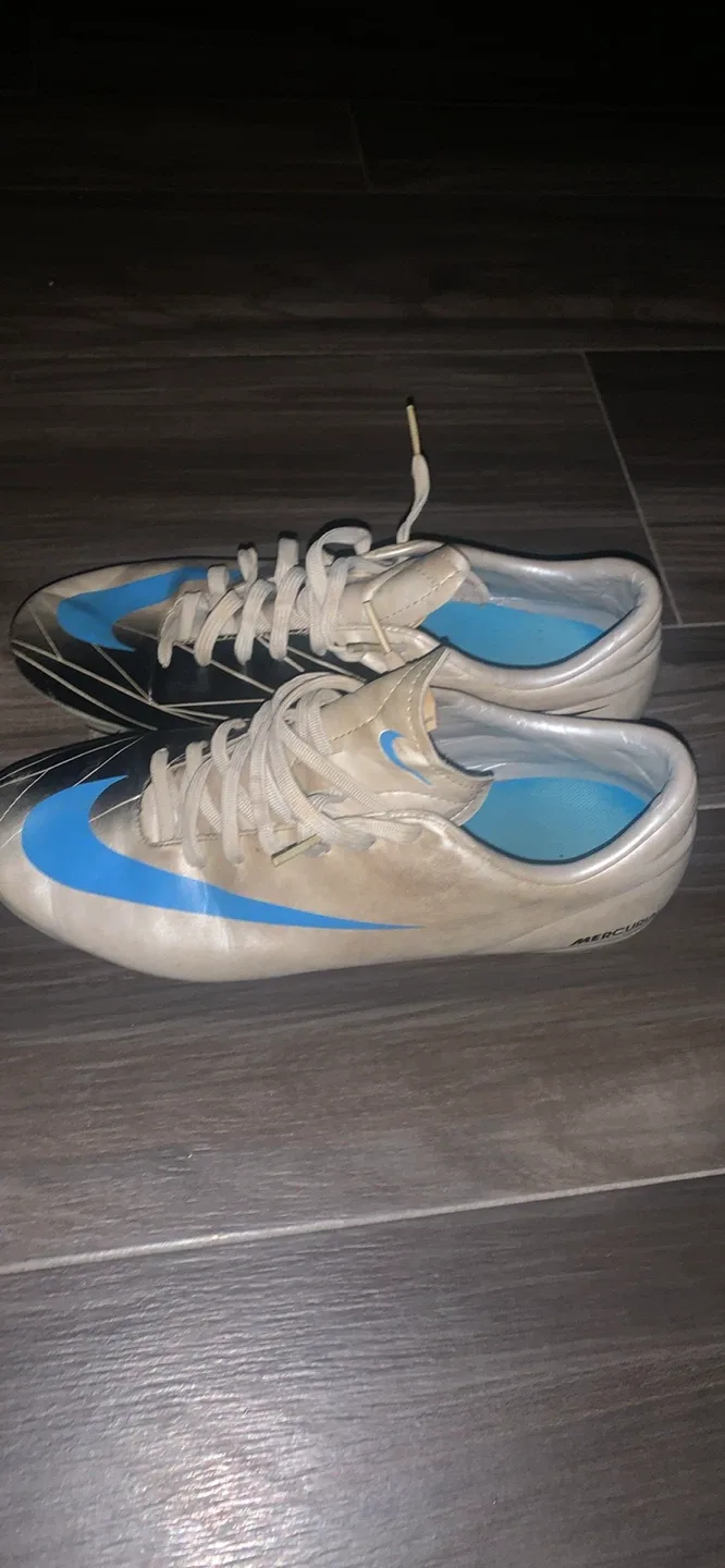 Nike soccer cleats Size 9.5 Men’s