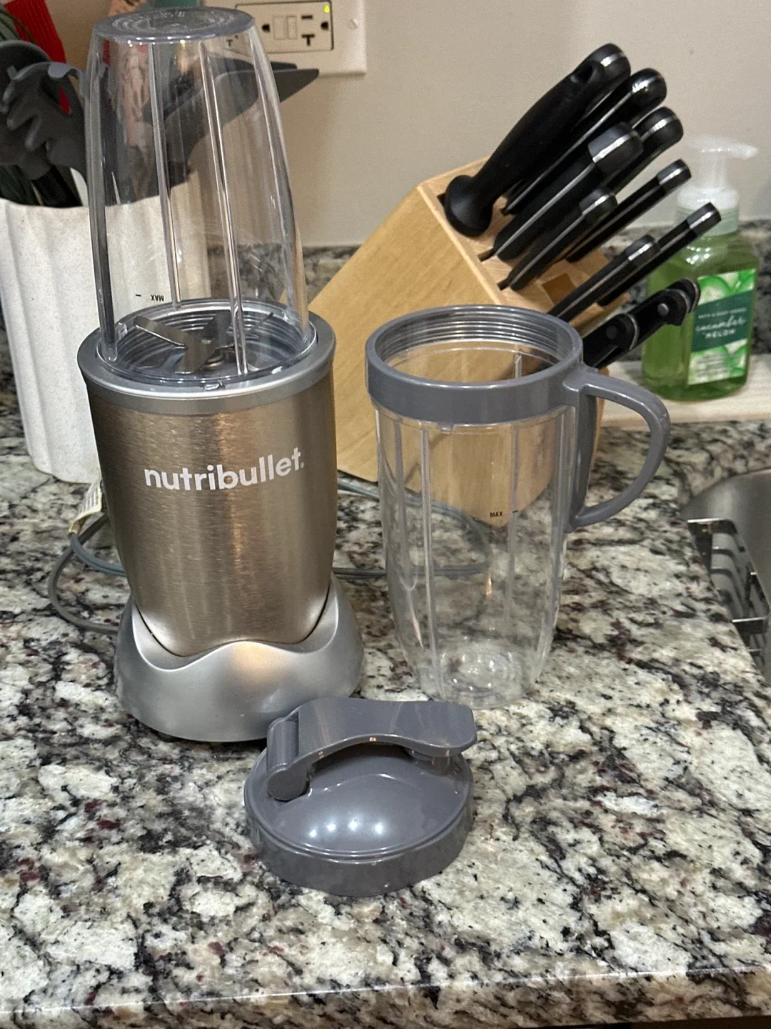 NutriBullet Blender with Cups image indicator(2)