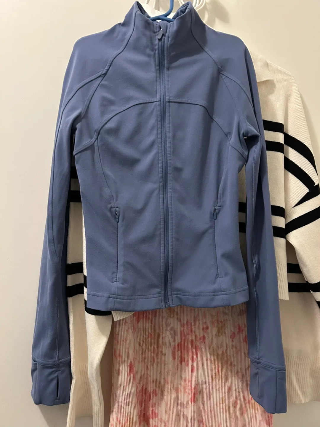 Lululemon Define Jacket nulu cropped- Size 2 thumbnail