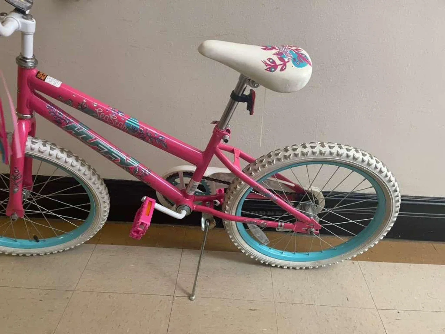 Huffy Illuminate 20 inch Girls Bike image indicator(7)