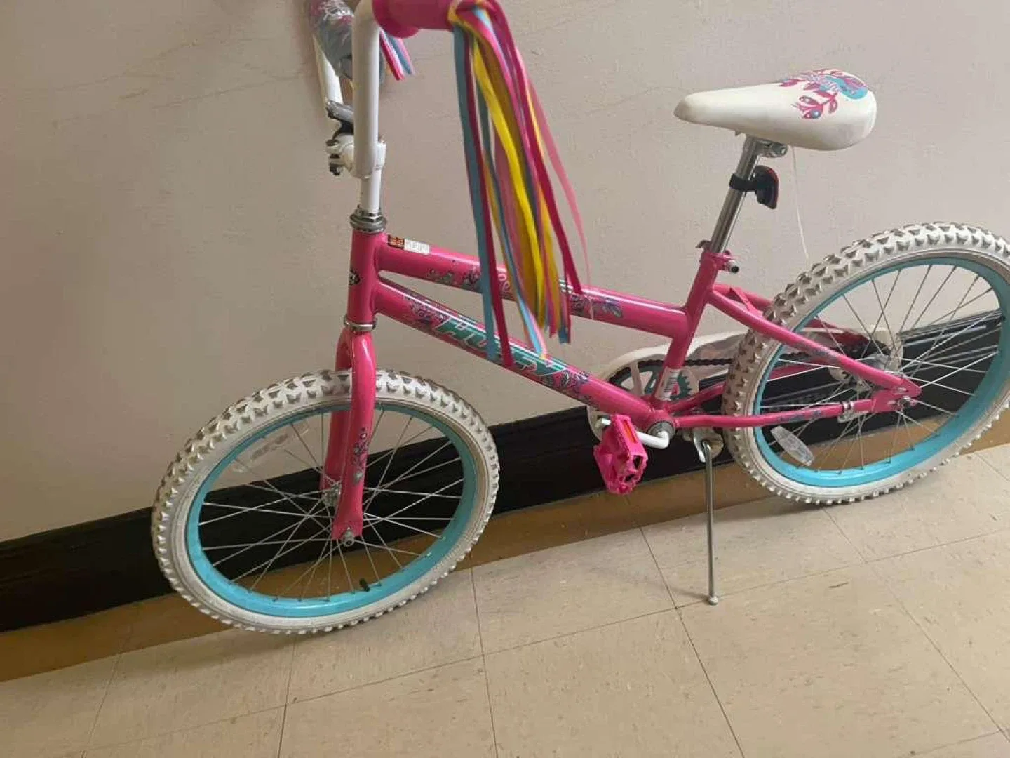 Huffy Illuminate 20 inch Girls Bike image indicator(9)