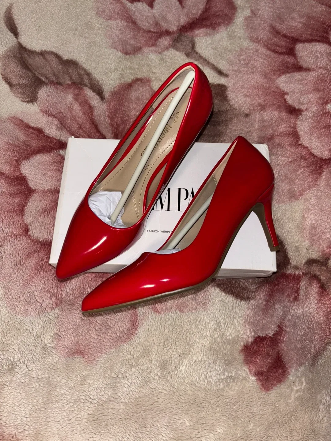 Dream Pairs Red Heels - Size 7 image indicator(2)