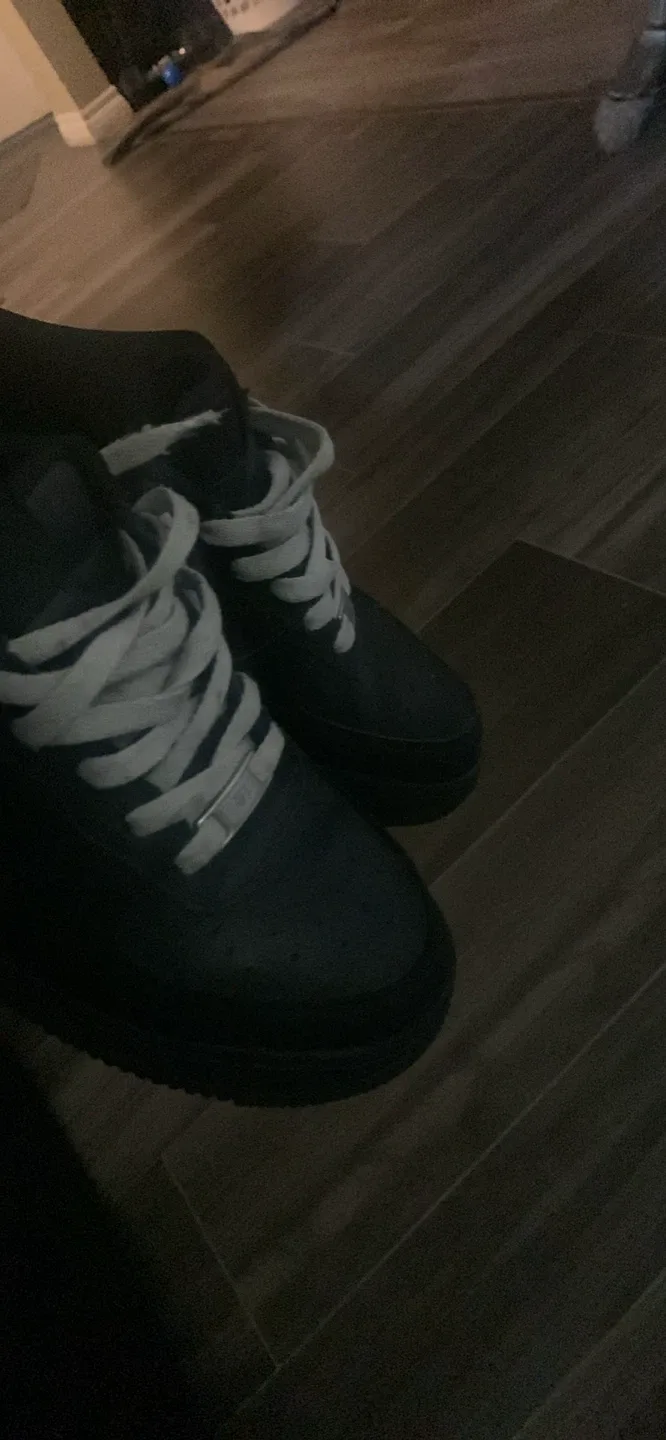 Nike Air Force 1 - Black size 7