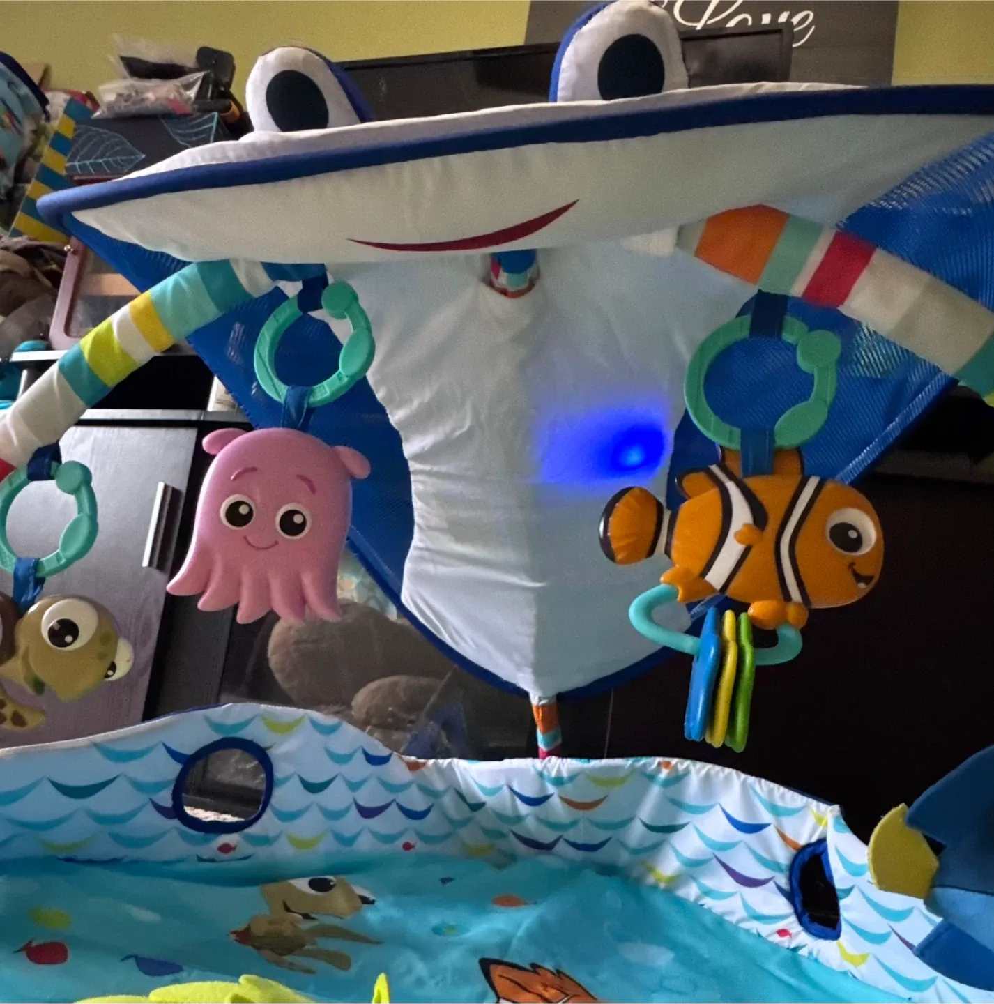 Finding Nemo Mr. Ray Ocean Lights & Music Gym image indicator(5)