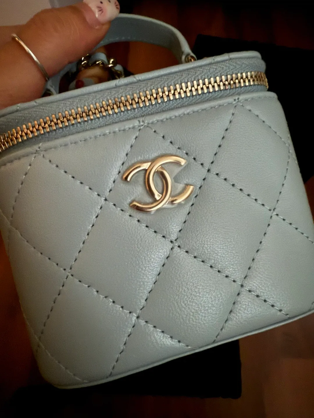 Chanel Vanity Case Light Blue image indicator(2)