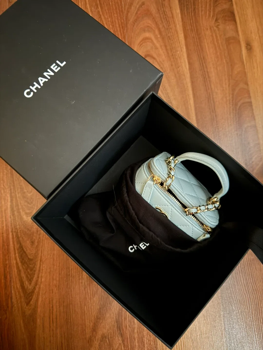 Chanel Vanity Case Light Blue image indicator(9)