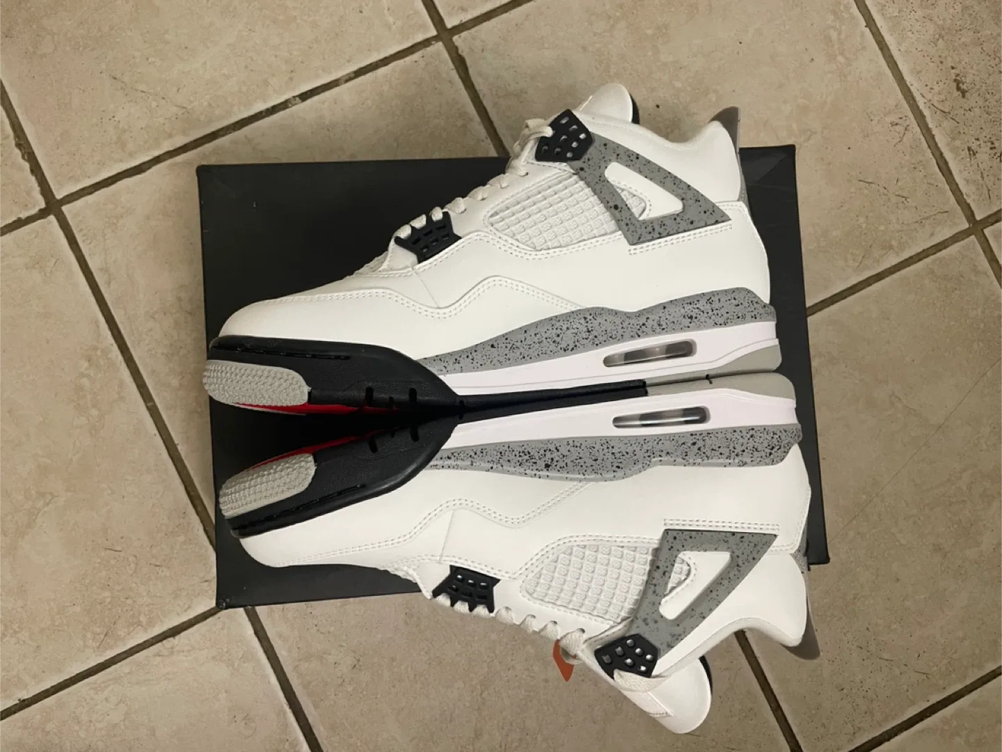 Nike Air Jordan 4 Retro (Size 8.5) image indicator(3)