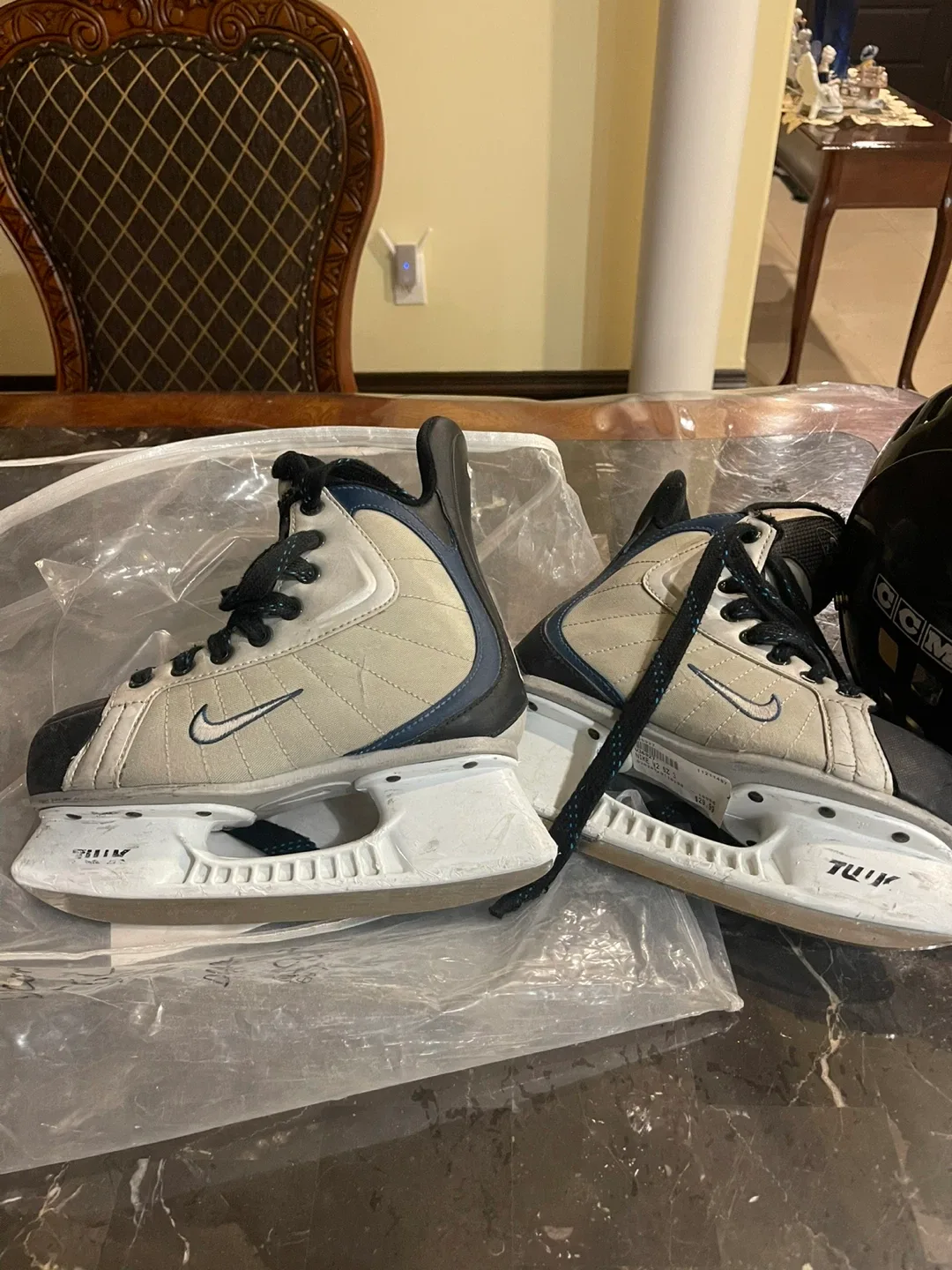 Nike Bauer Hockey Skates & CCM Helmet image indicator(2)