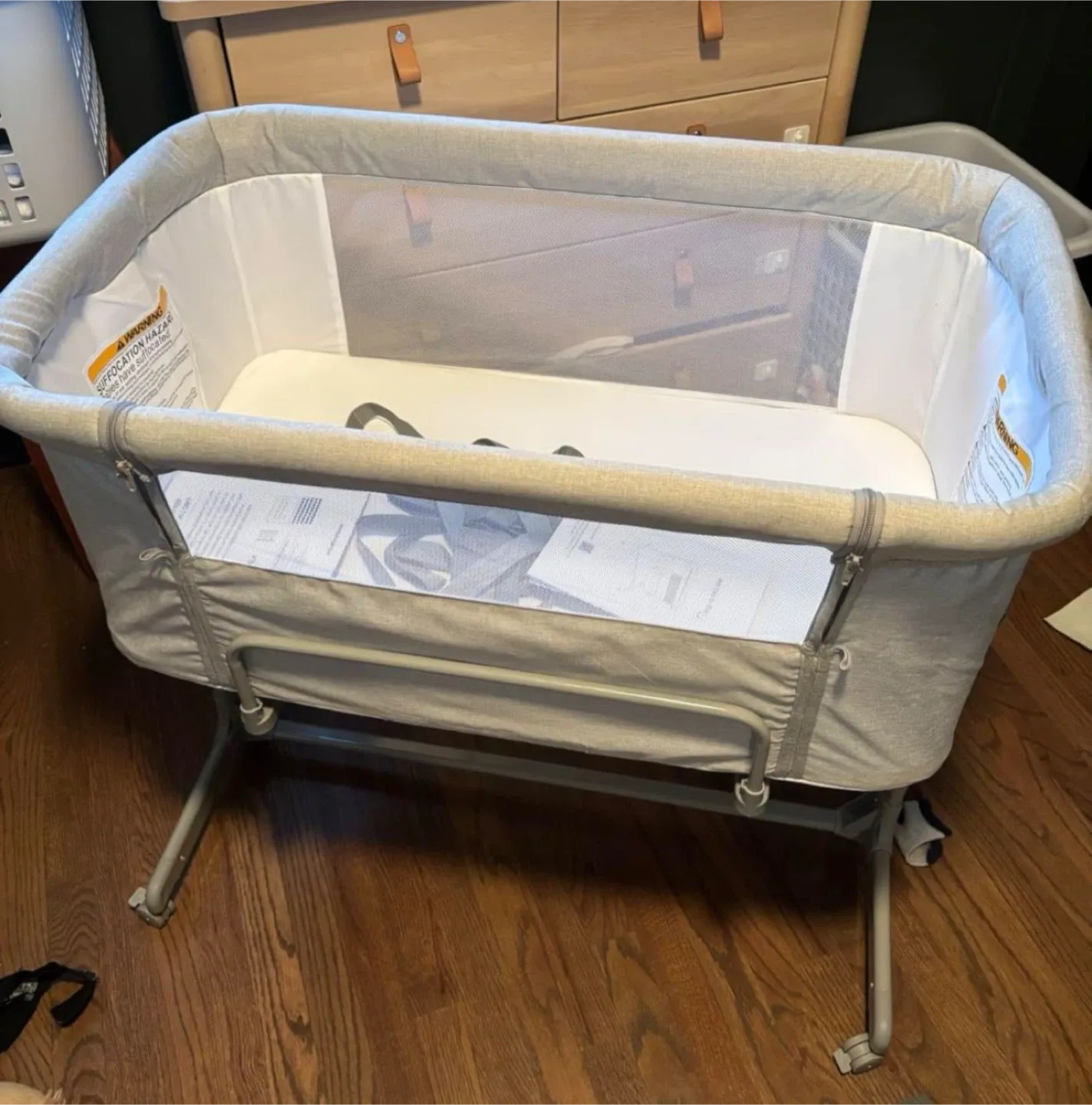 Gray Baby Crib and Bassinet image indicator(2)