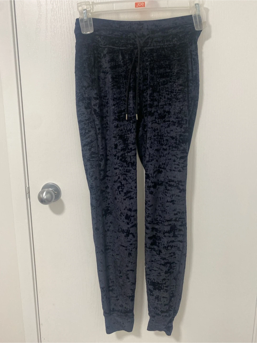 Lululemon Black Velvet Joggers - photo 4