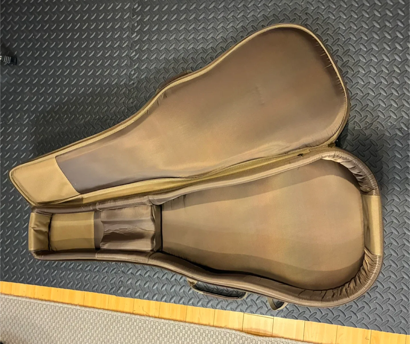 Taylor Guitar Soft Case image indicator(2)