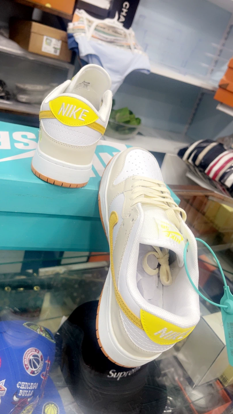 Nike SB Dunk Low Cream/Yellow Sneakers - photo 5