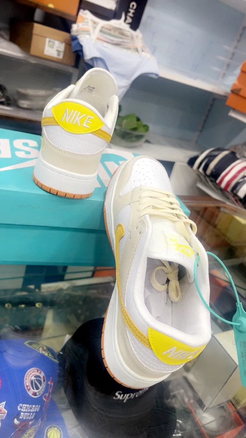 Nike SB Dunk Low Cream/Yellow Sneakers image indicator(5)