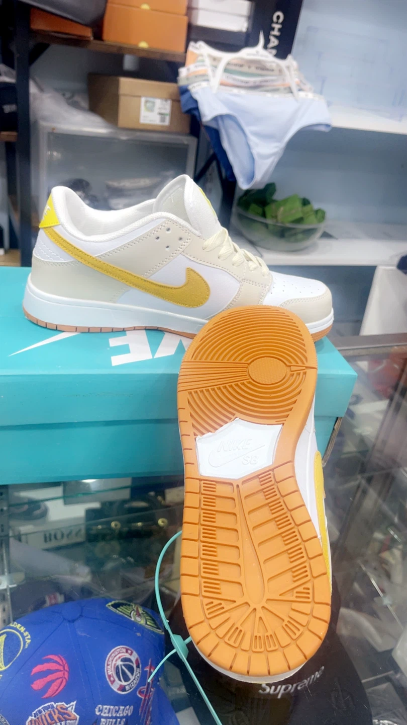 Nike SB Dunk Low Cream/Yellow Sneakers - photo 3