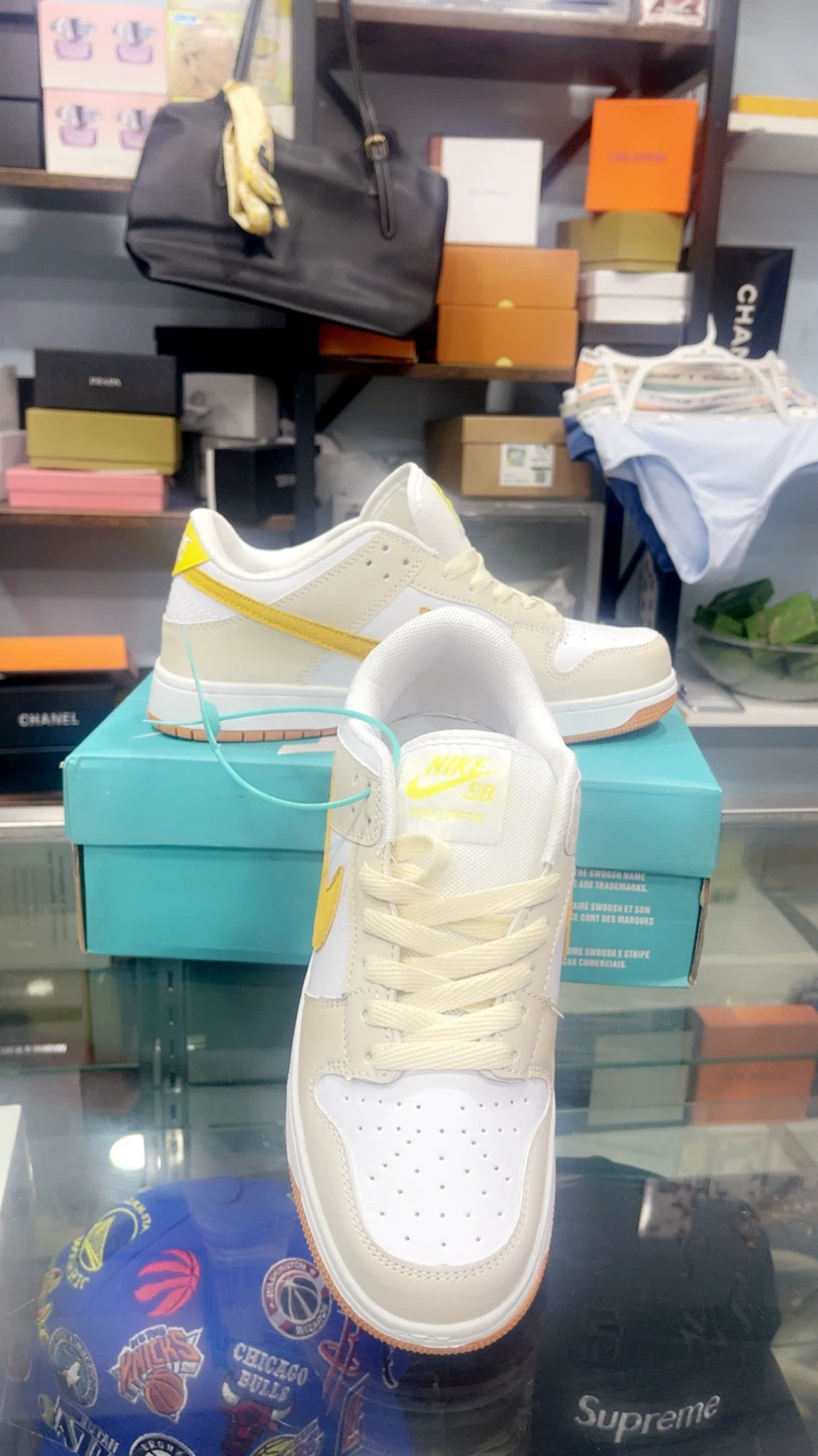 Nike SB Dunk Low Cream/Yellow Sneakers - photo 2