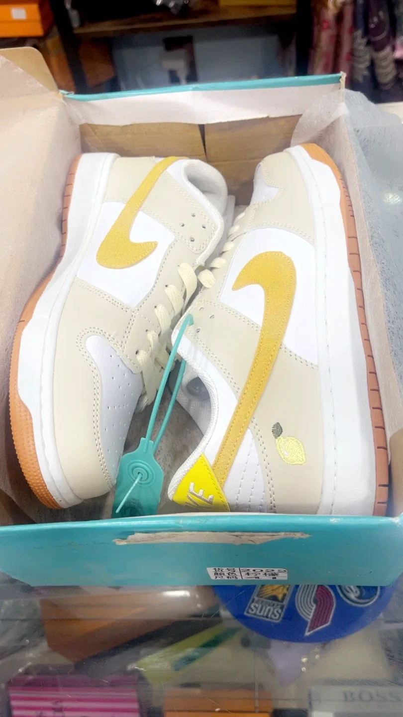 Nike SB Dunk Low Cream/Yellow Sneakers image indicator(7)