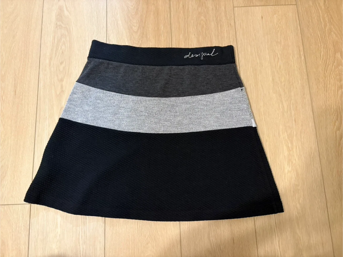 Designer Desigual mini flare Skirt autumn fall Size 8 image indicator(2)