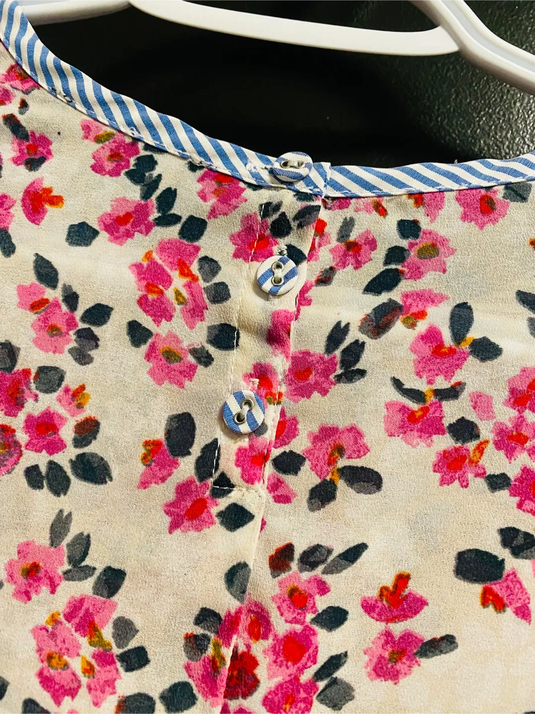 RW&CO Floral Ruffle Top - Size S image indicator(4)