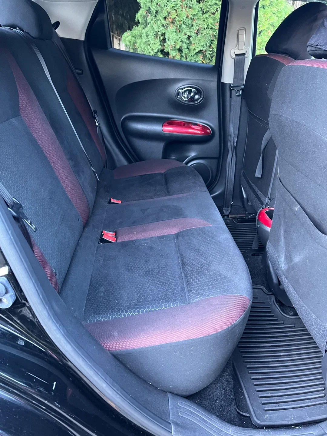 Nissan Juke SV AWD - Black image indicator(2)