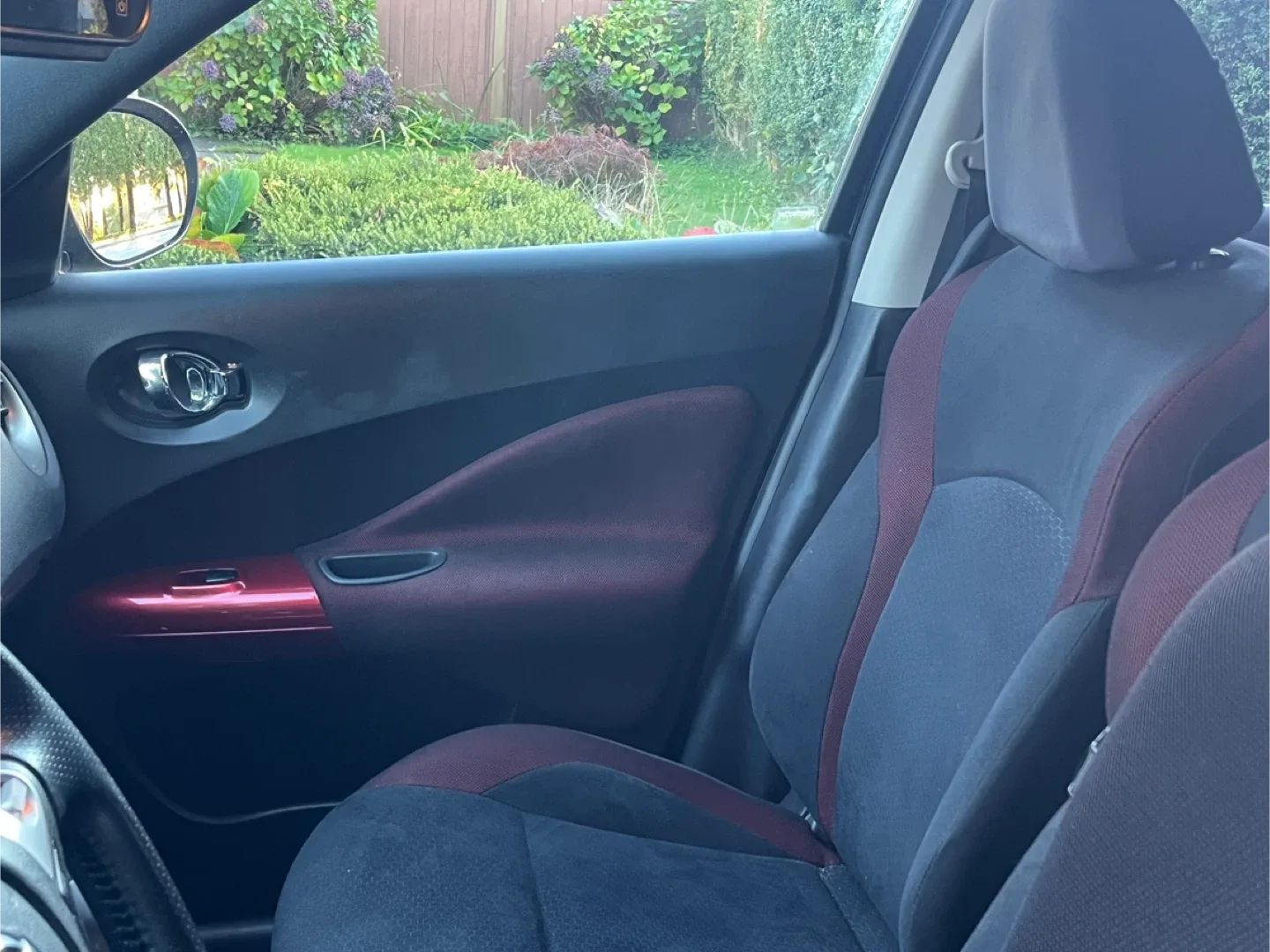 Nissan Juke SV AWD - Black image indicator(6)