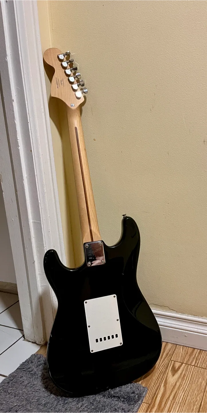 Squier Stratocaster Affinity Electric Guitar - Black image indicator(4)