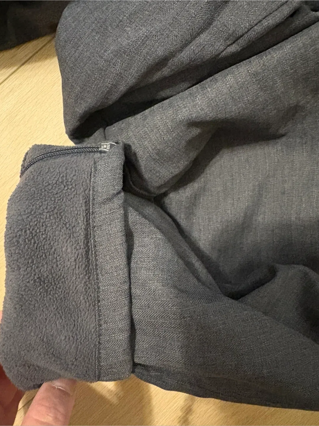 Grey heat tech fleece lined Uniqlo Pants Size large image indicator(4)
