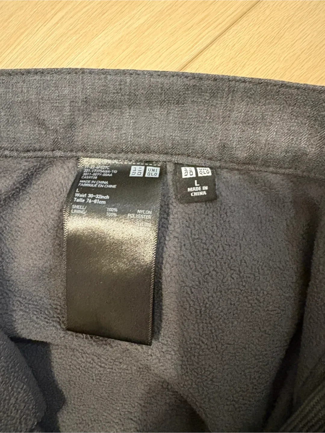 Grey heat tech fleece lined Uniqlo Pants Size large image indicator(5)