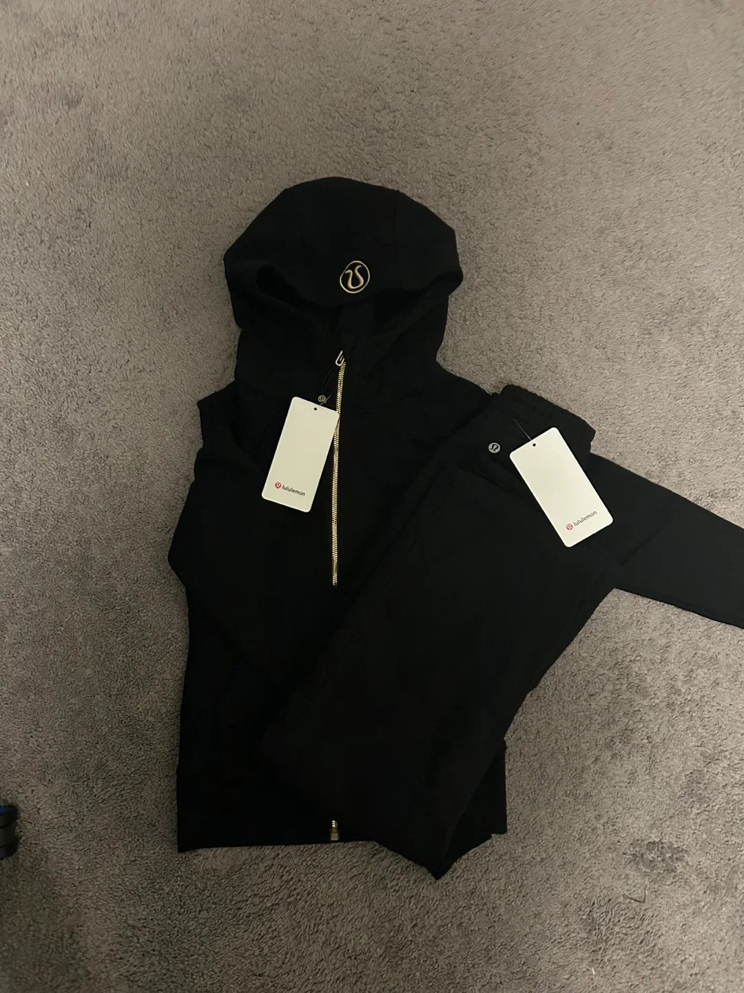 Lululemon Set image indicator(2)