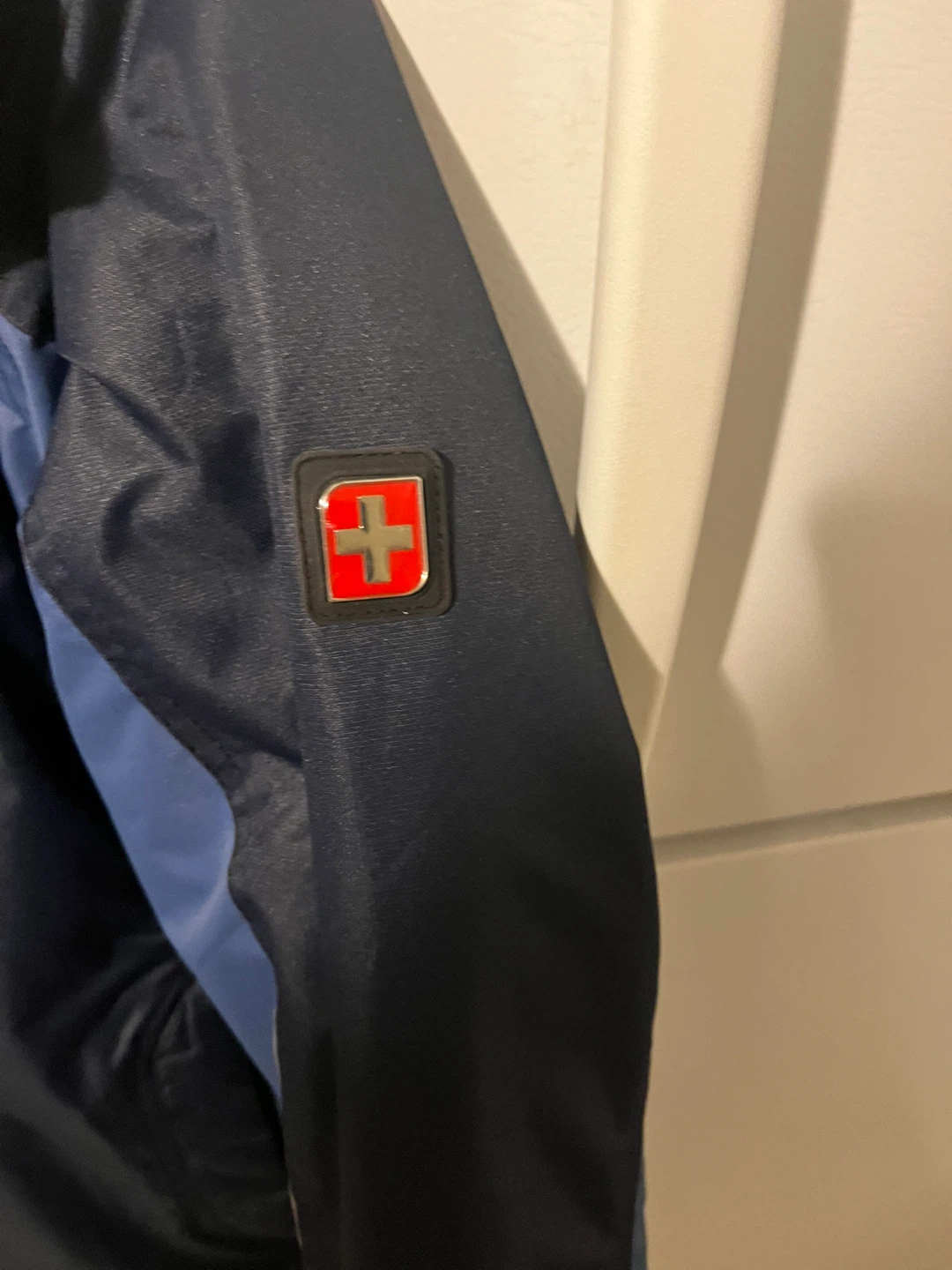 Swiss Cross Jacket - Size M/M - photo 2