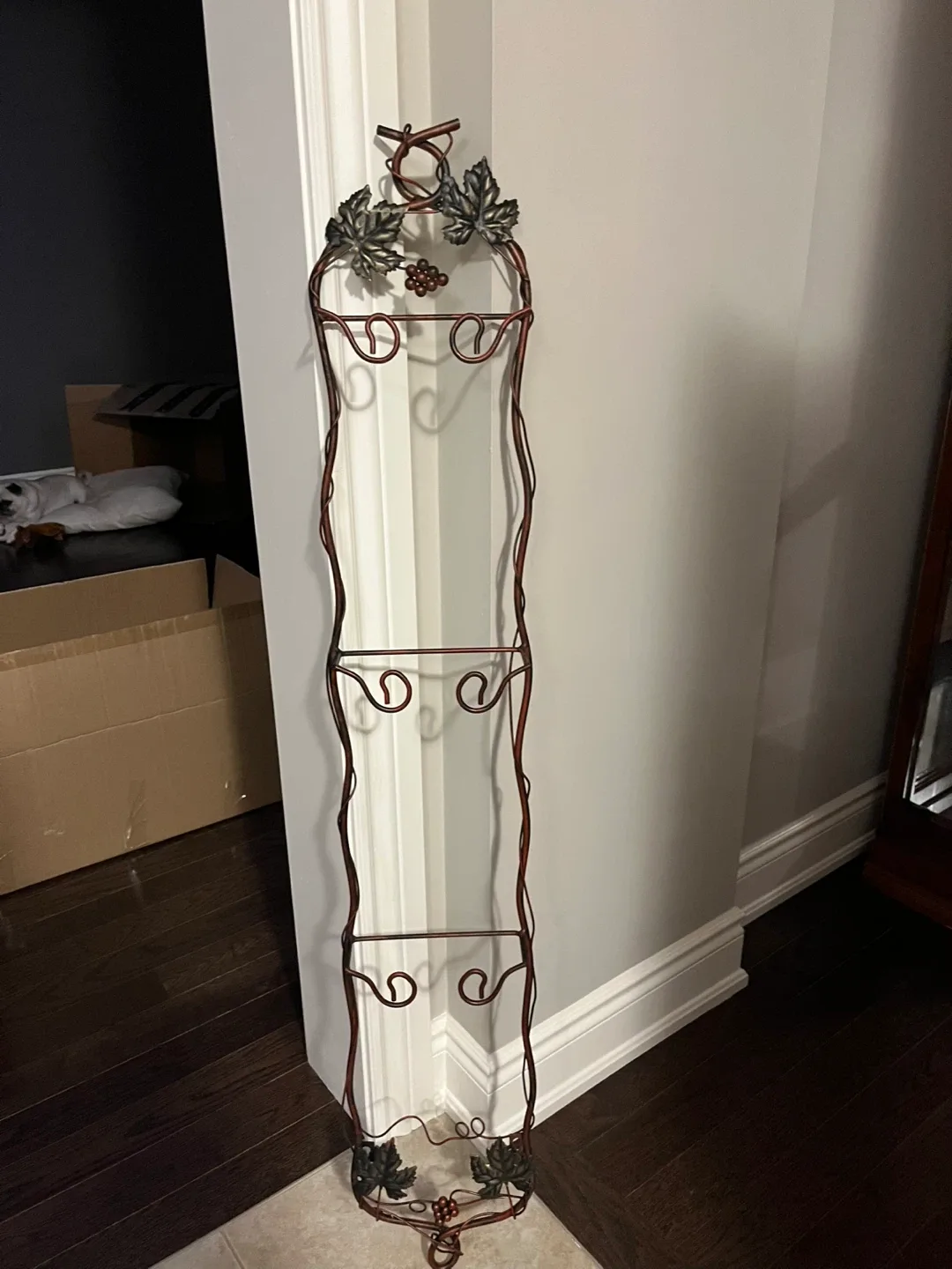 Metal Grapevine Plate Holder