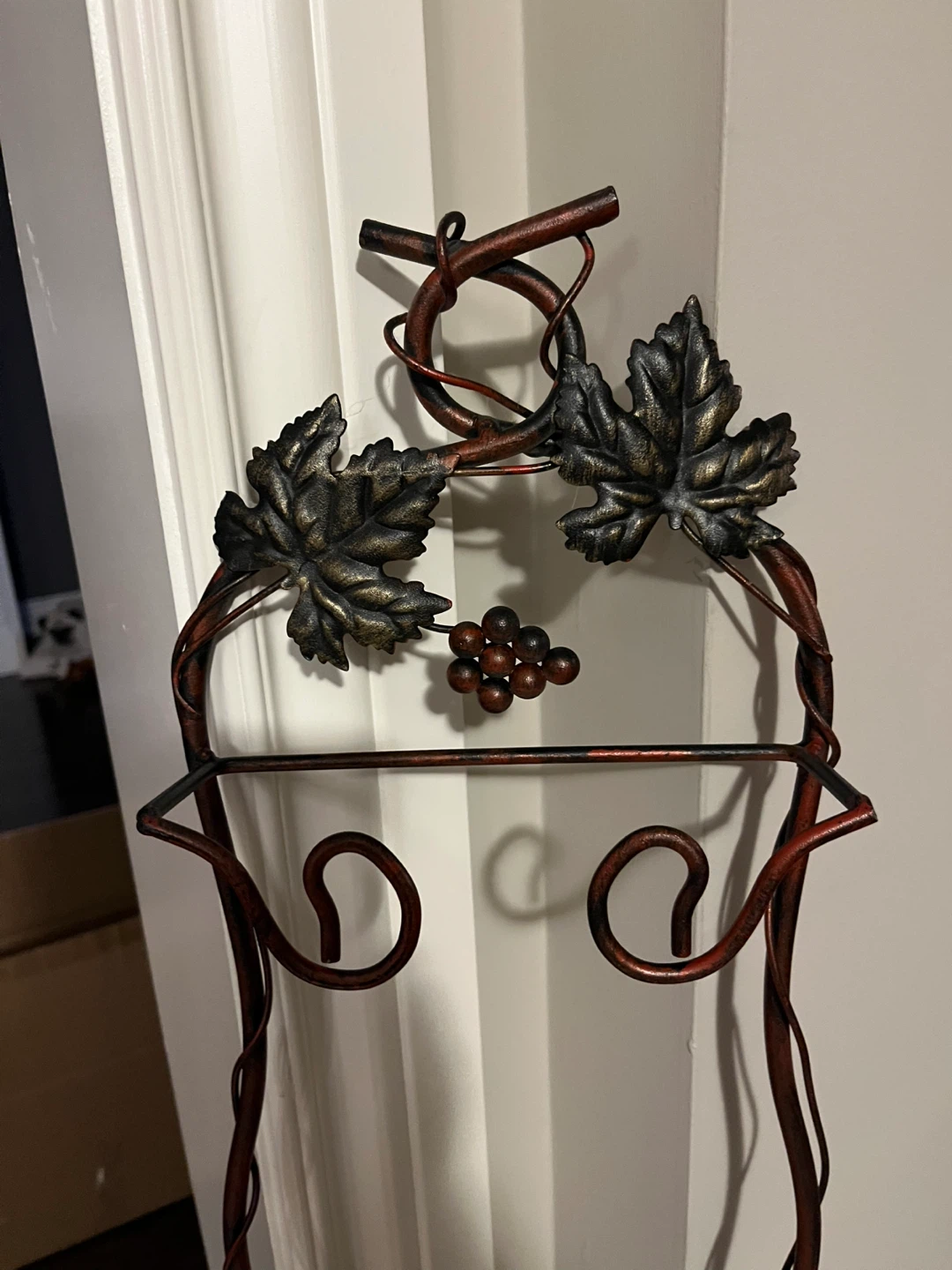 Metal Grapevine Plate Holder - photo 2