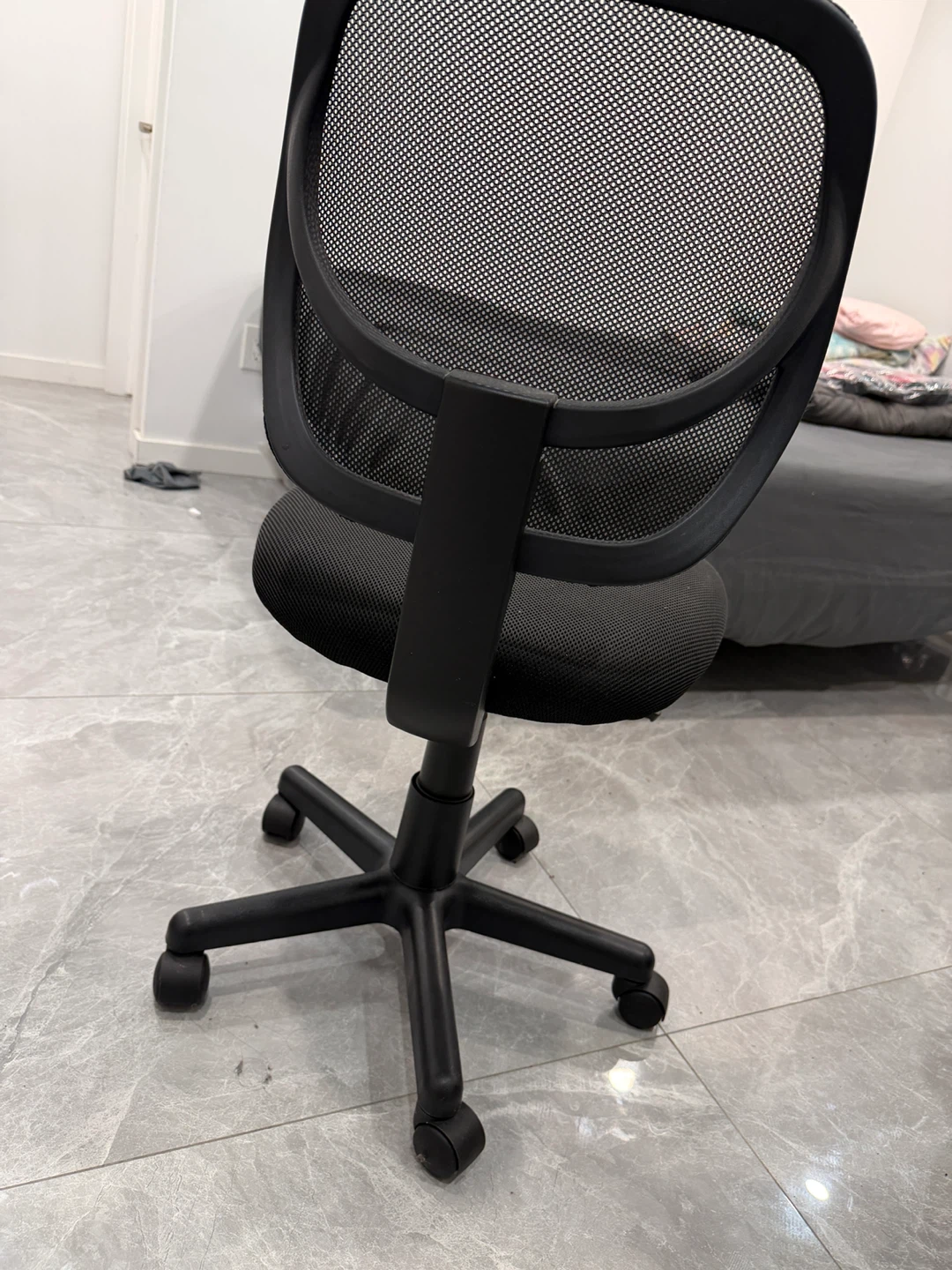 Black Swivel Office Chair - photo 3