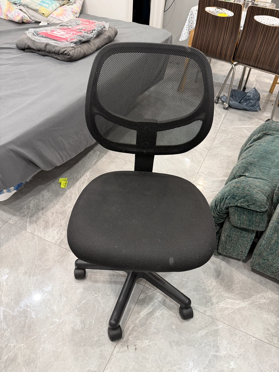 Black Swivel Office Chair - photo 2