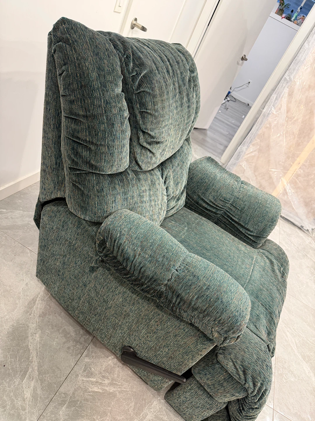 Green Plush Recliner Chair - photo 2