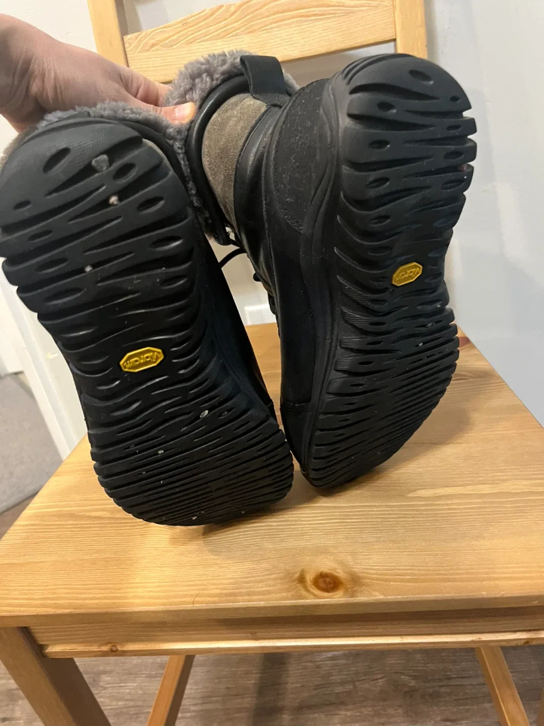 UGG Australia Winter Boots size US -7.5 image indicator(4)