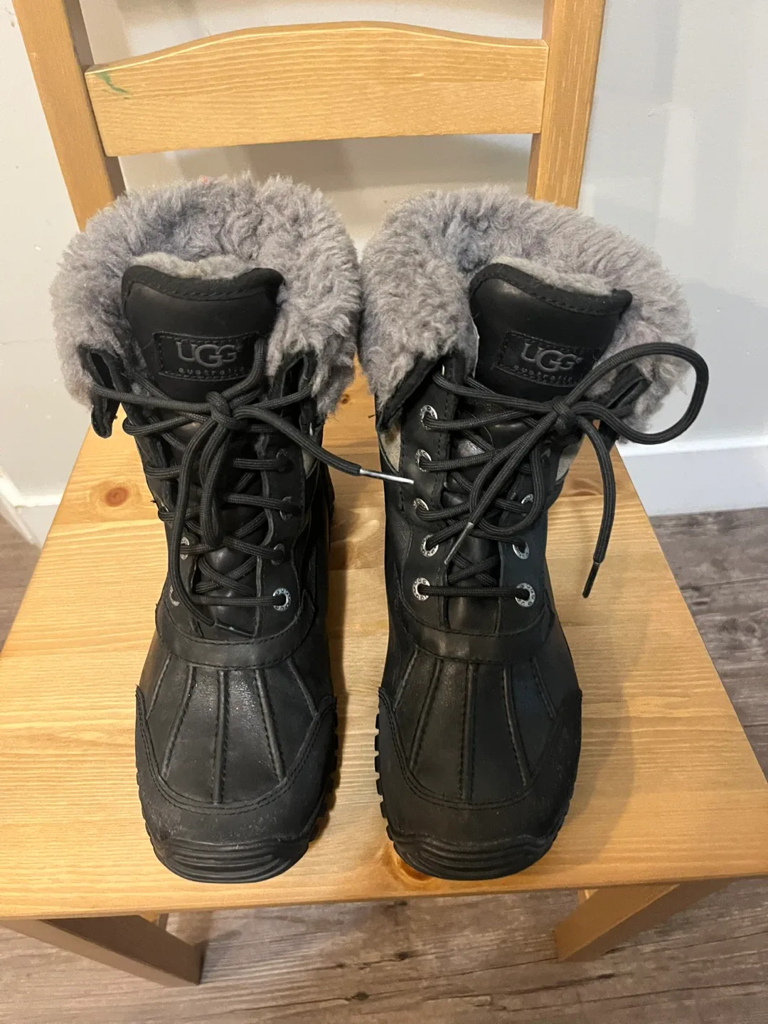 UGG Australia Winter Boots size US -7.5 image indicator(2)