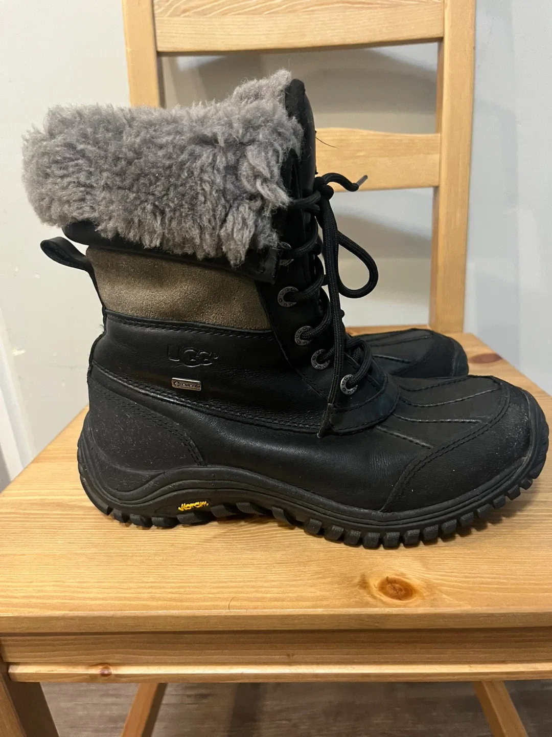 UGG Australia Winter Boots size US -7.5 image indicator(5)