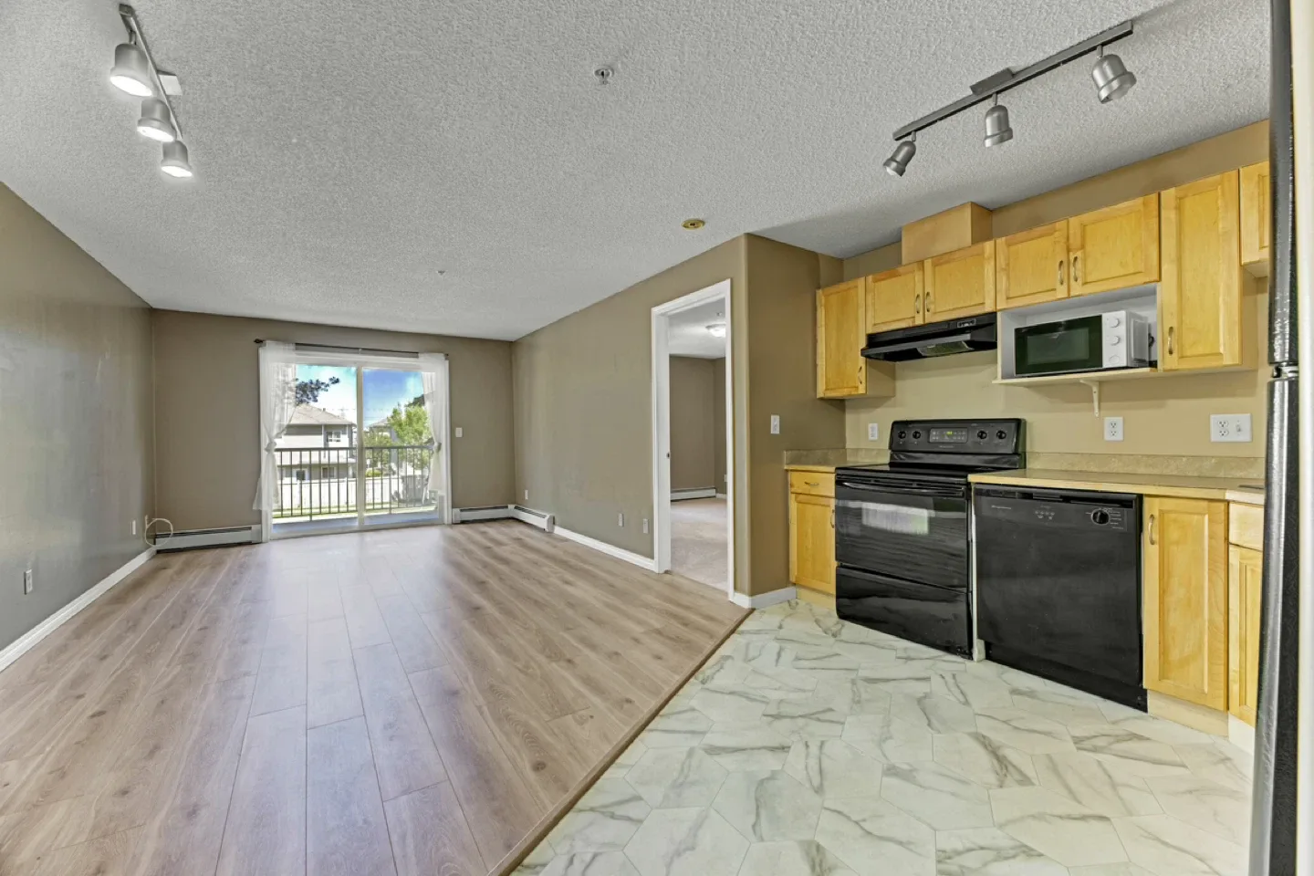 2 bedrooms and 2 bathrooms Condo in southside image indicator(2)