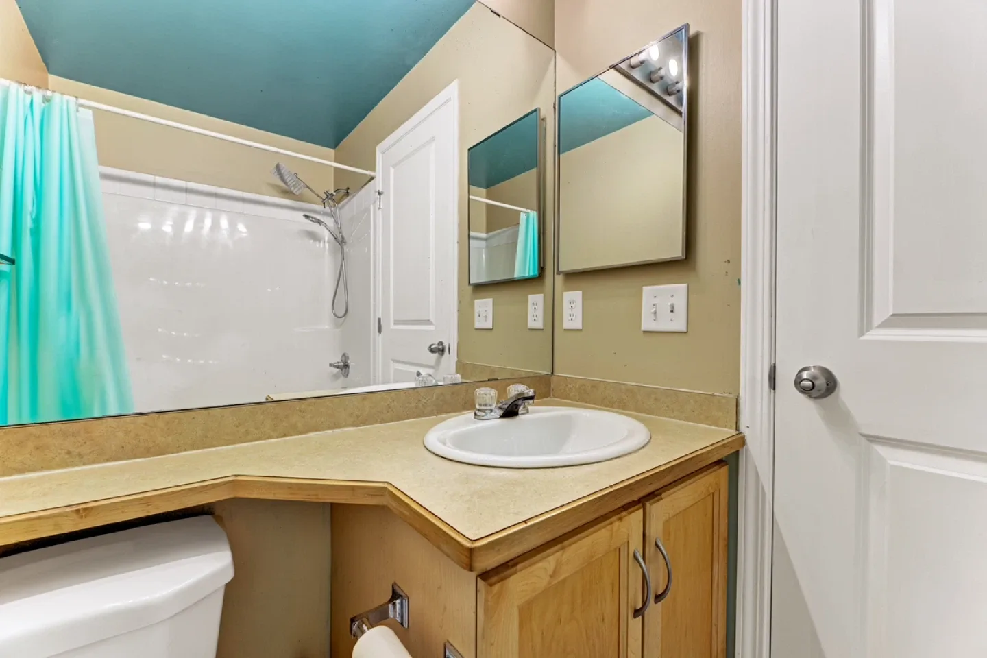 2 bedrooms and 2 bathrooms Condo in southside image indicator(10)