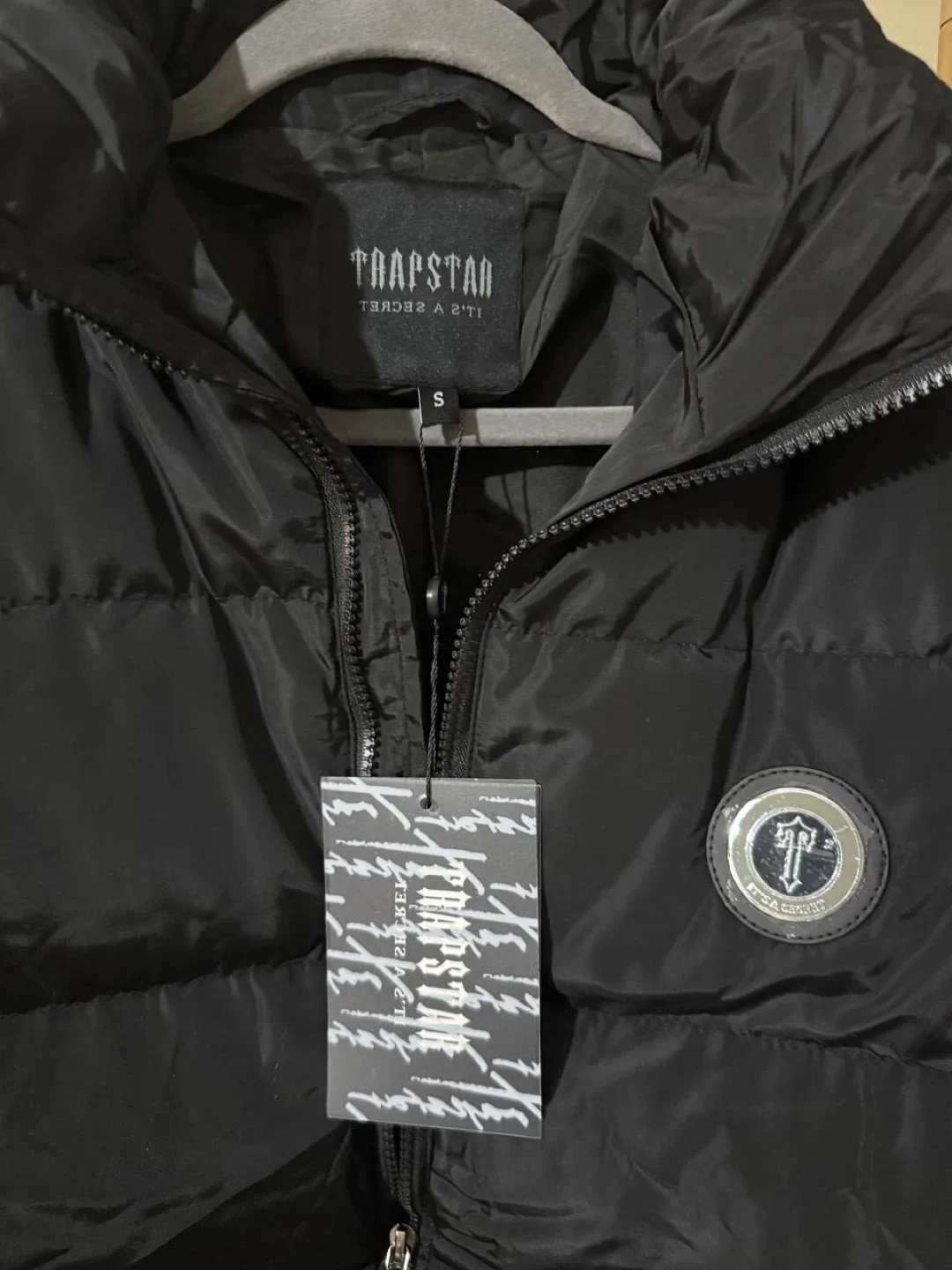 Trapstar Black Irongate Detachable Hooded Puffer Jacket - S image indicator(3)