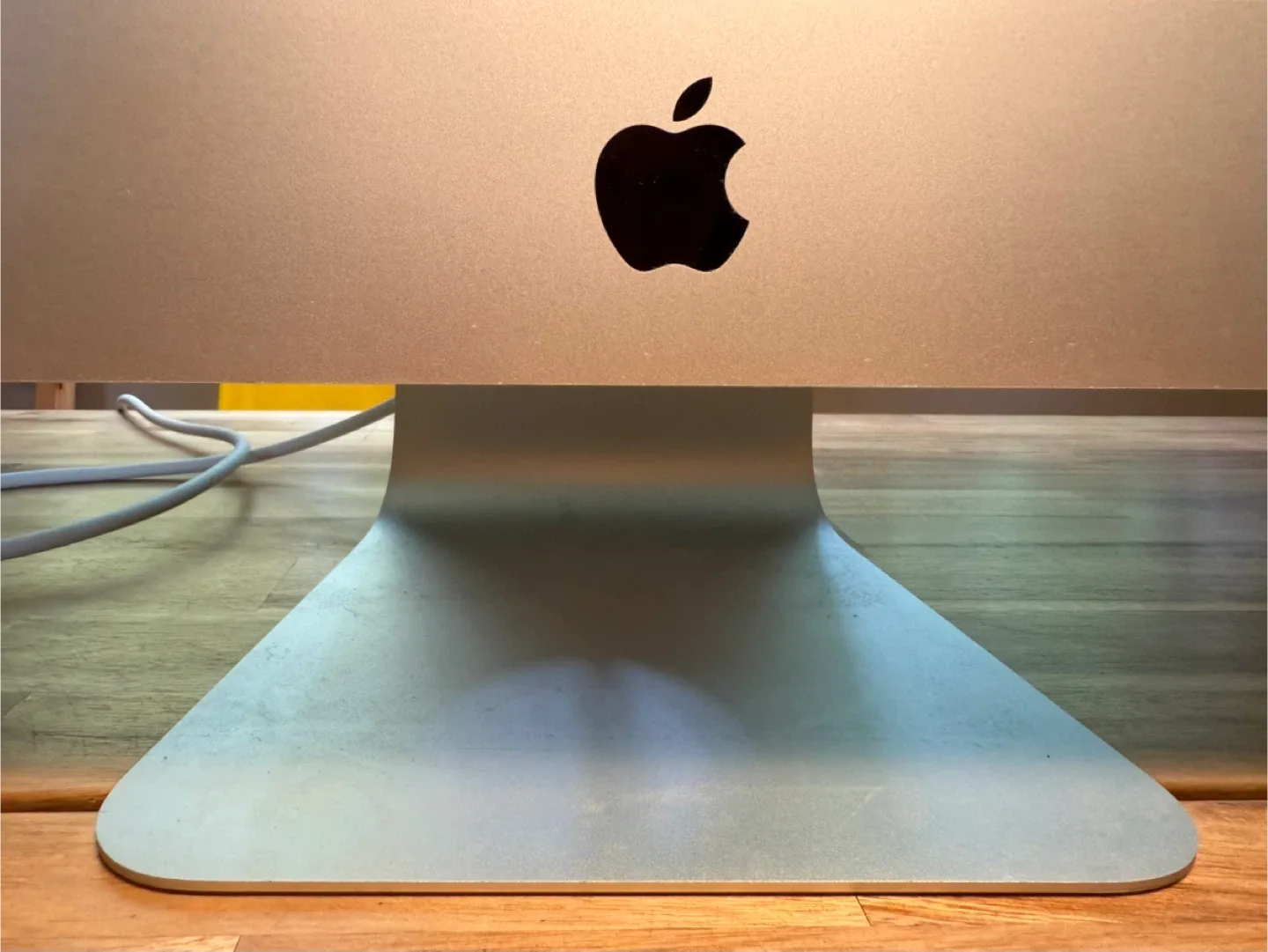 Apple iMac Retina 5K 27-inch, 2017 image indicator(3)