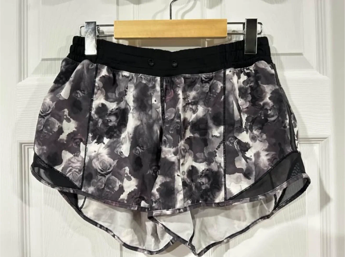 Lululemon Shorts image indicator(2)