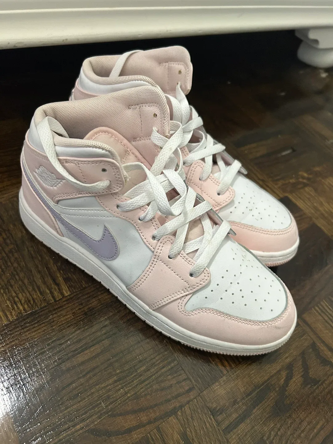 Air Jordan 1 Mid SE - Size 7Y image indicator(2)