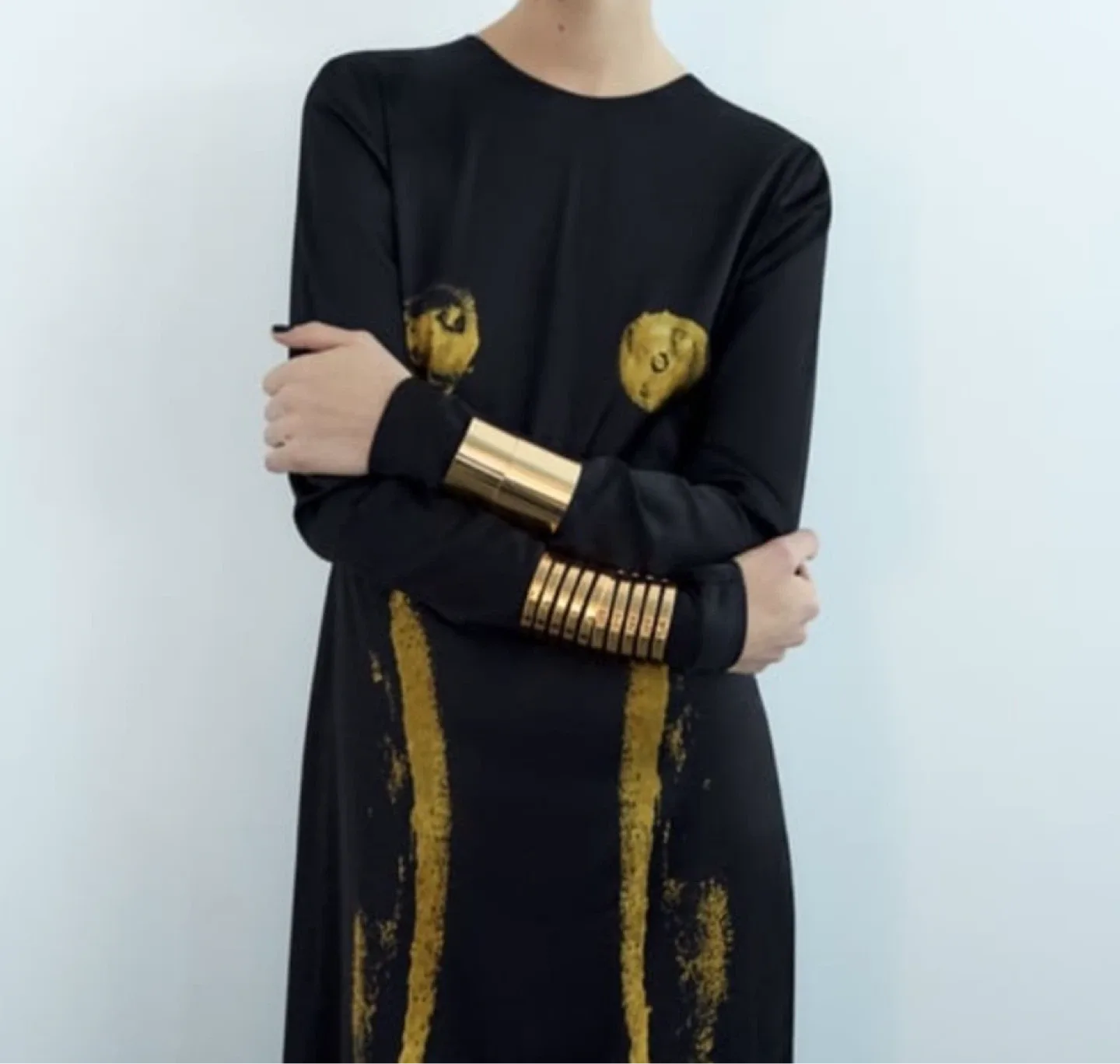 Zara Gold Cuff Bracelet (2) image indicator(2)