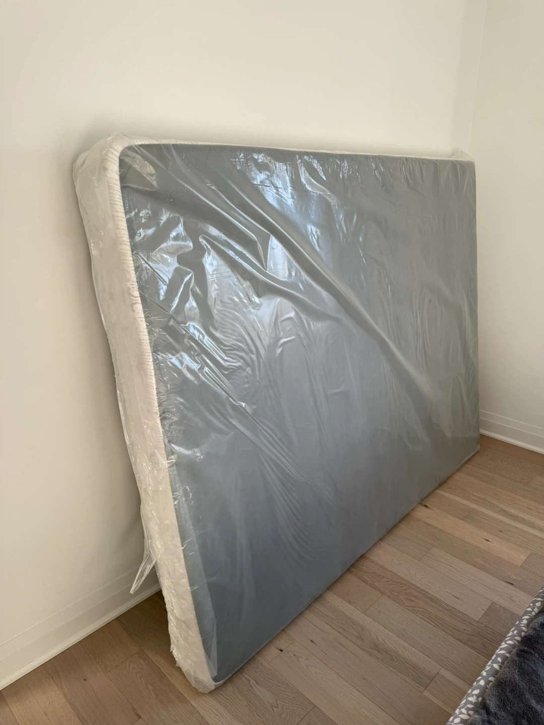 Queen size Mattress frame box (Wrapped)