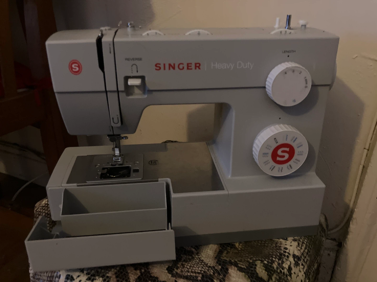 Singer Heavy Duty Sewing Machine