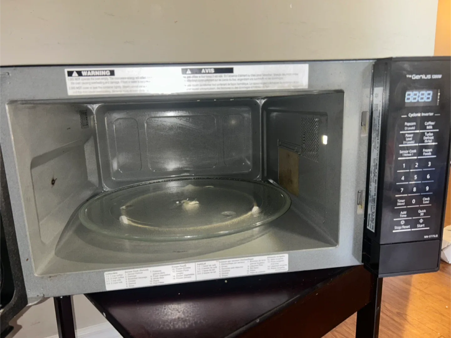 Panasonic 1200W Genius Microwave – Excellent Working Condition image indicator(2)