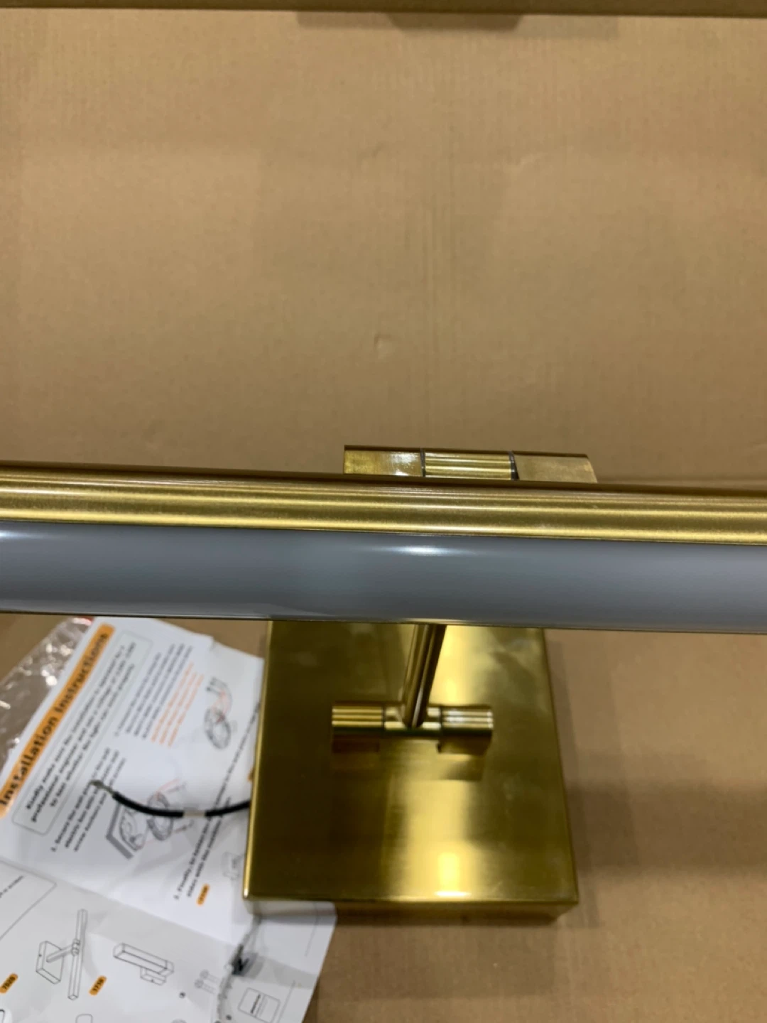 Hardwired Picture Light - Gold Finish - photo 4