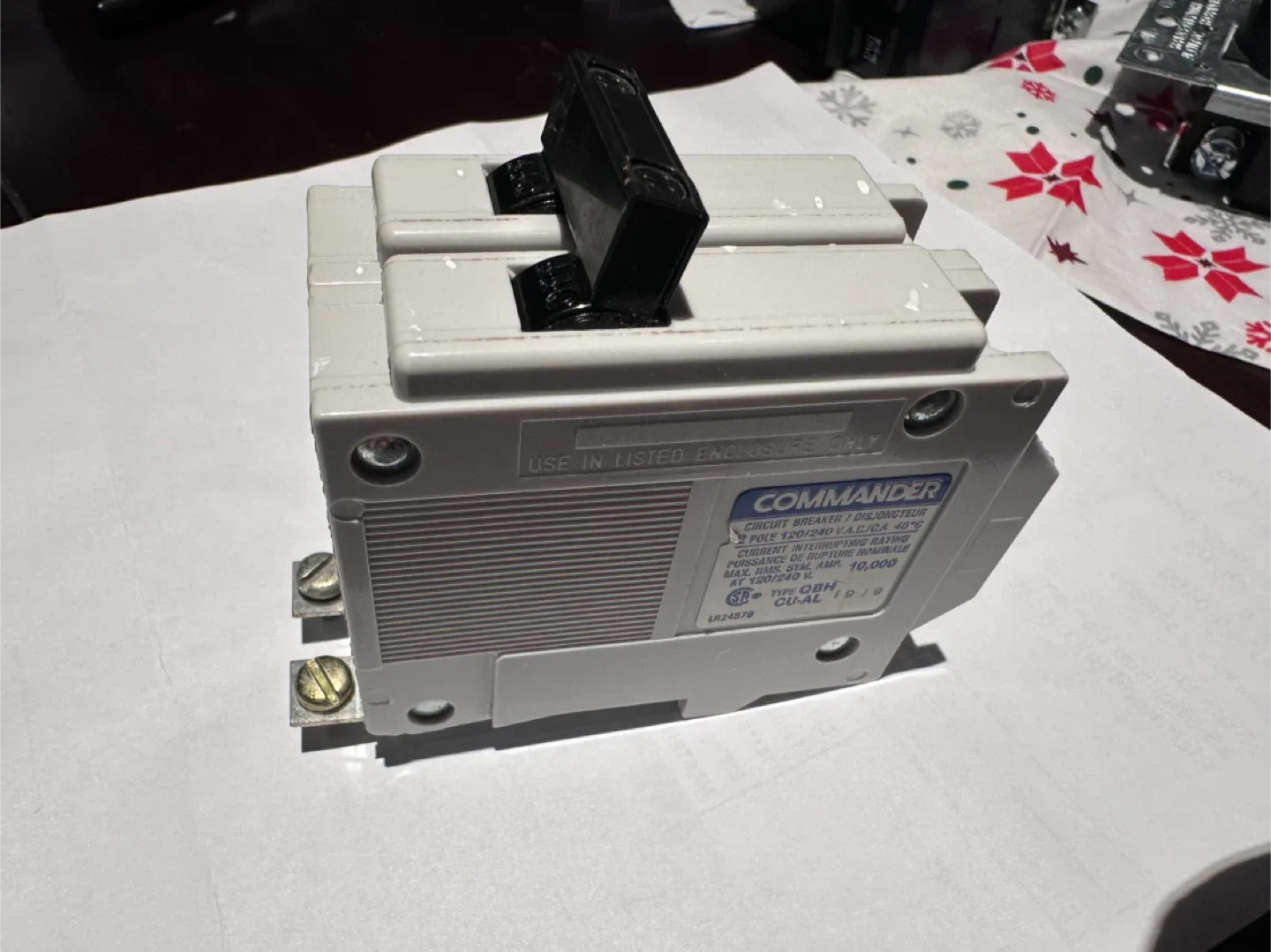 Commander 2-Pole 30A Circuit Breaker image indicator(2)