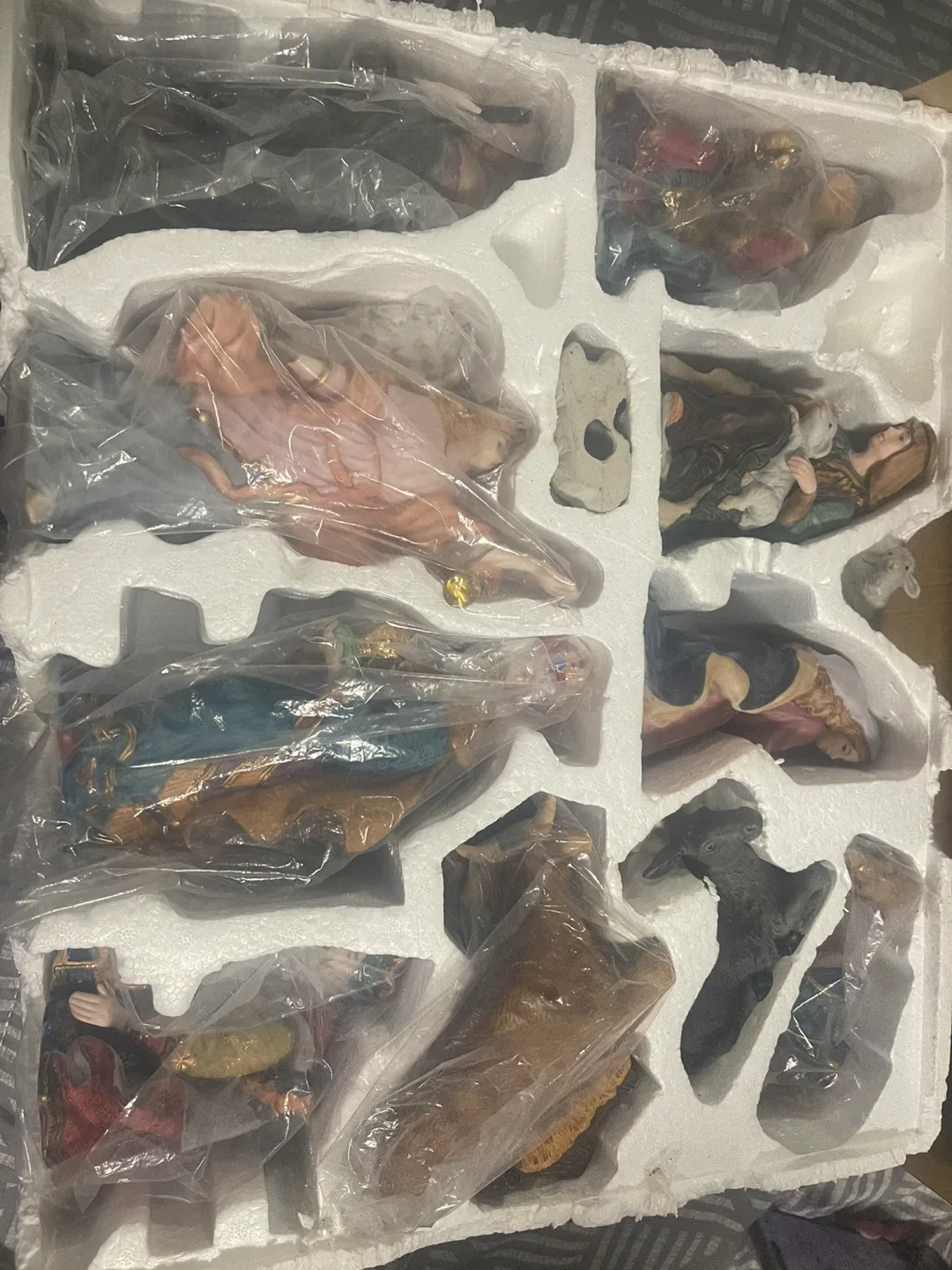 Kirkland Signature Porcelain Nativity Set - 14 Piece image indicator(4)